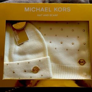Michael Kors Knit Hat & Scarf set NIB